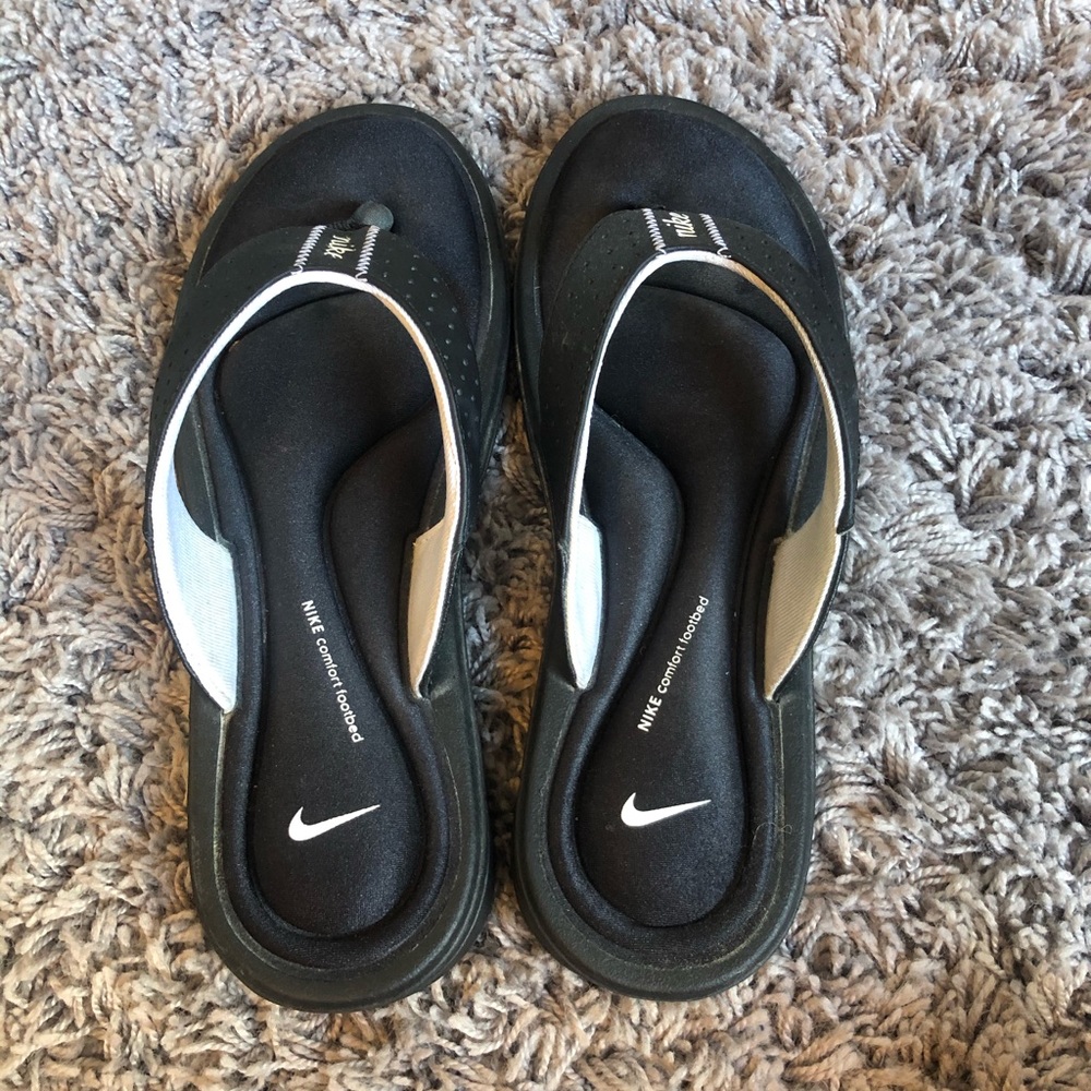 Black Nike Flip Flops